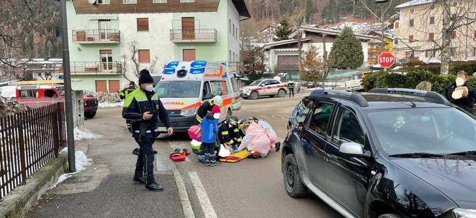 Urtata dall’auto dopo essere uscita da scuola: bambina di 9 anni elitrasportata in ospedale